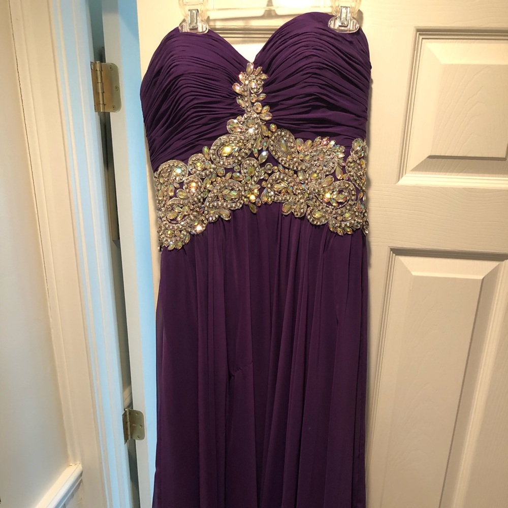 Gorgeous purple gown!